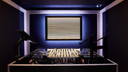 PIRATE.COM - Rehearsal & Recording Studios